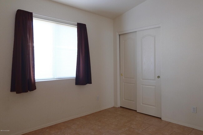 Building Photo - 8042 E Sundew Dr