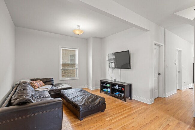 Building Photo - 7938 S Bennett Ave