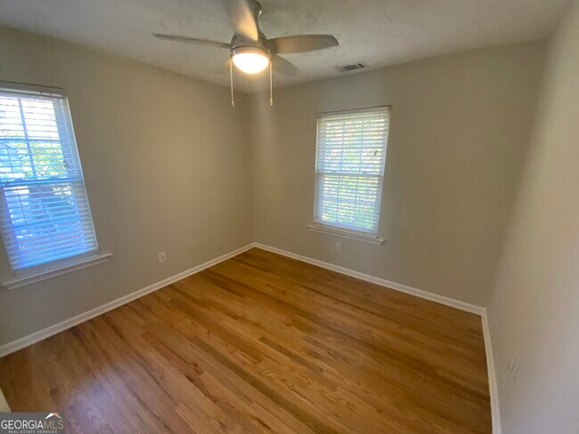 Building Photo - 27 Montgomery St NE