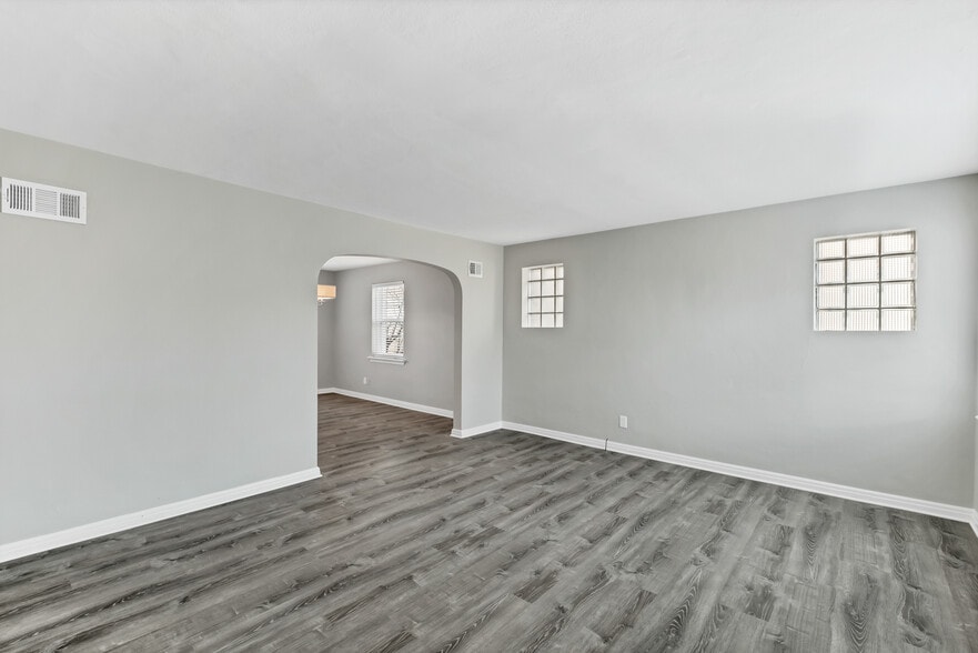 Archway to Dining Room - 3443 Lawn Ave