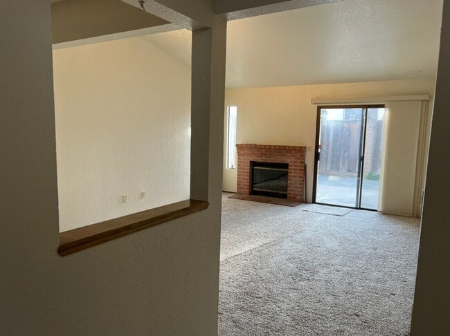 Building Photo - Single story condo located in Cedarbrook's Gated Community!