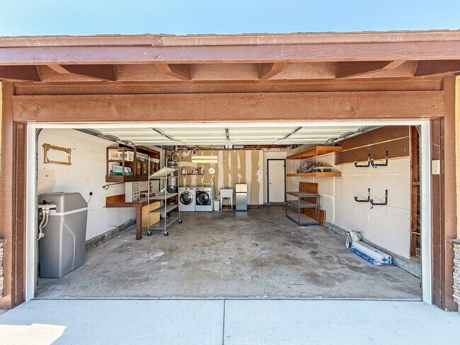 Building Photo - SD: Spacious 4BD/2BA Home in Mira Mesa with Large Backyard, 2-Car Garage & In-Unit Laundry
