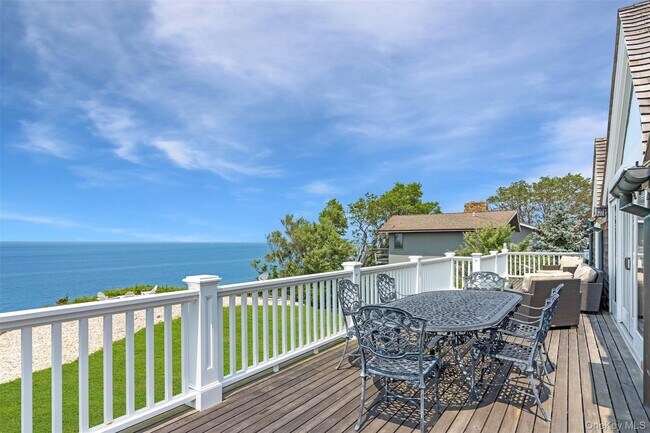 Building Photo - 2700 Sound Dr