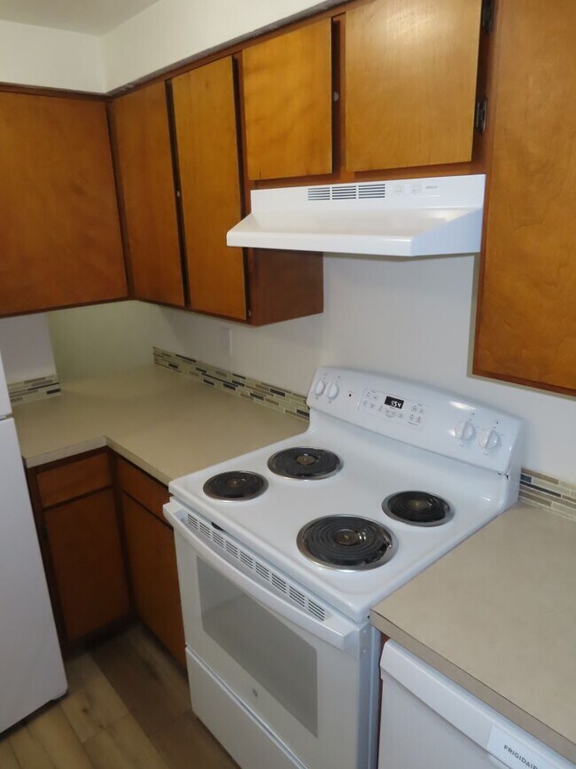 Building Photo - 2 Bed, 1.5 Bath Condo in The W. Eugene Nei...