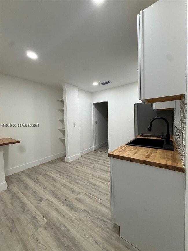 Building Photo - 5413 SW 23rd St