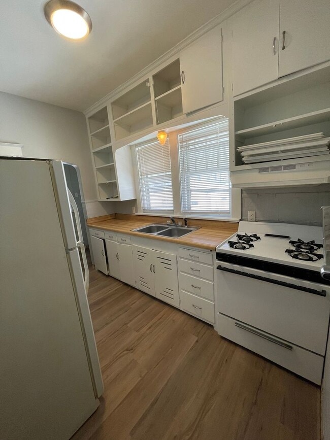 Building Photo - 3 Bed 1 Bath House