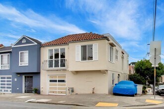 Building Photo - Bright Corner Home with Family Room, Yard & Laundry in Prime Sunset Location!