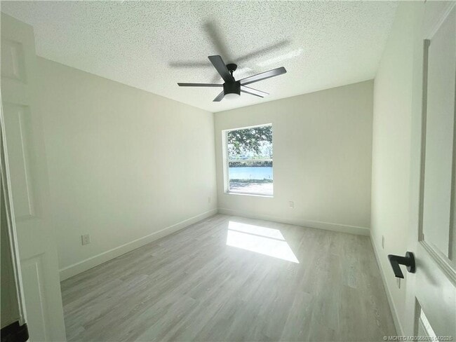 Building Photo - 4690 SW Babylon St