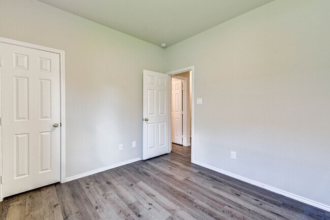 Building Photo - Charming 3 Bed, 2 Bath Home in Science Hill Subdivision*New Construction*