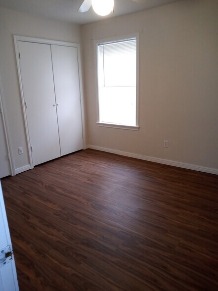 Building Photo - 1210 webhollow Cir