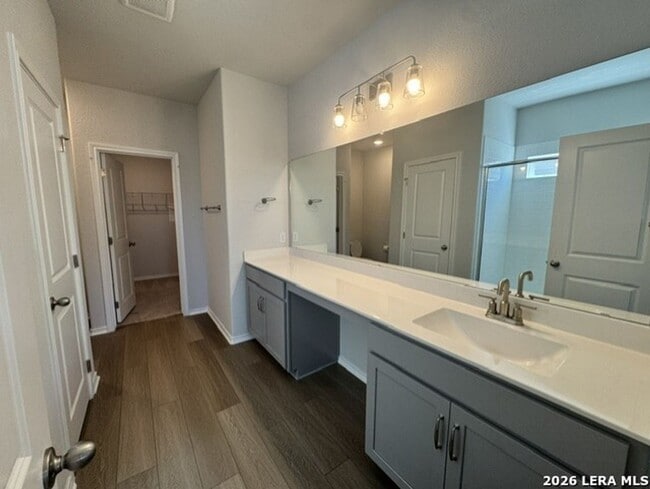 Building Photo - Newer Beautiful Home featuring 3-bedroom 2 Bath Plus office
