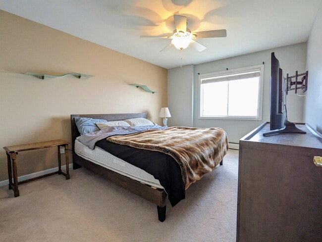 Building Photo - 159 E Mill St