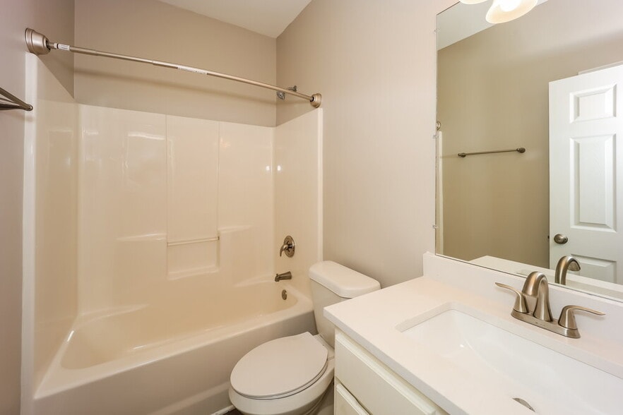 Building Photo - 54 Cottage Ln