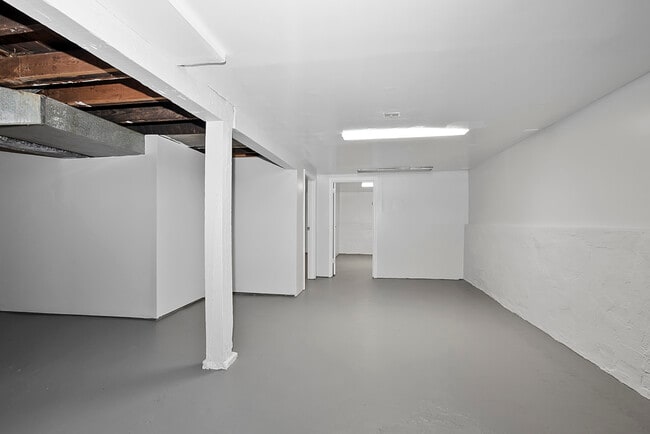 Building Photo - 246 W 15th Pl