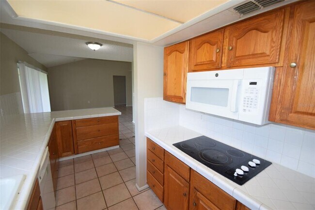 Building Photo - 1204 Honeytree Ln W