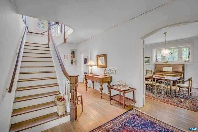 Building Photo - 502 Park Hill