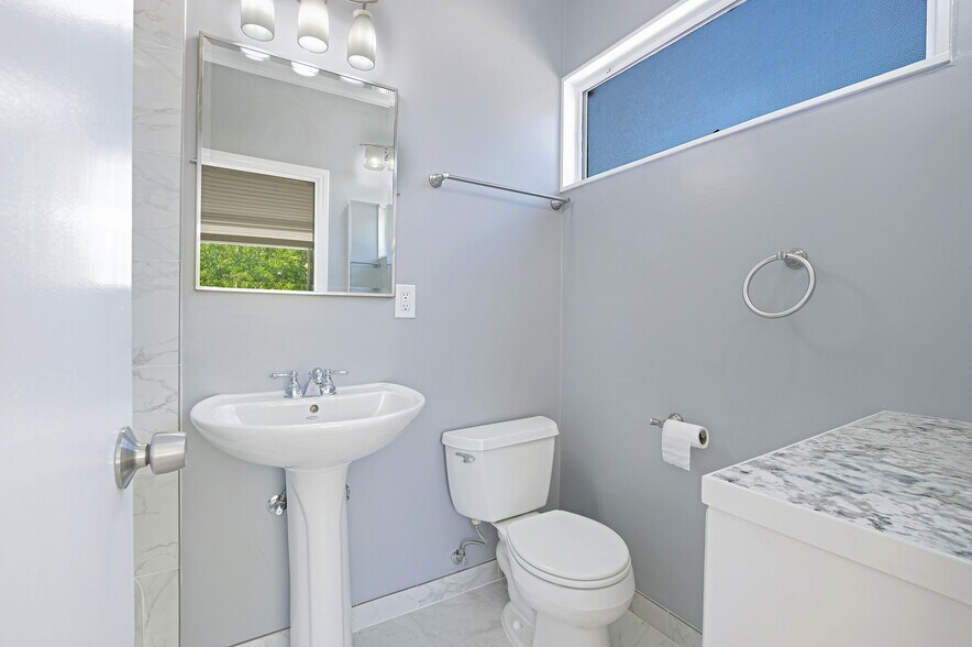 Bathroom - 11301 Gladwin St
