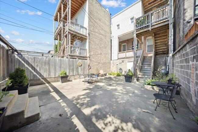 Building Photo - 750 S Oakley Blvd