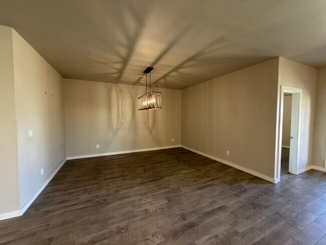 Building Photo - Beautiful 4 Bedroom 2 Bath Home in Wollforth!