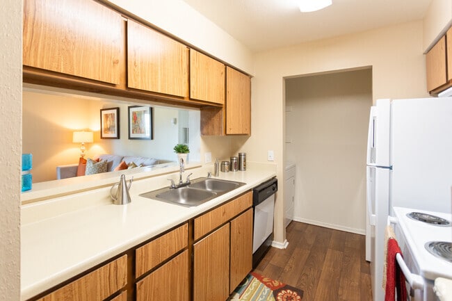 1BR 1BA - 750 SF - Aviare Place Apartments