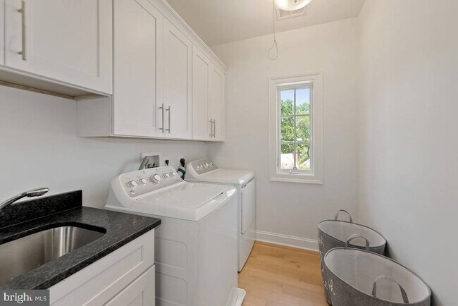 Building Photo - 4917 Bayard Blvd