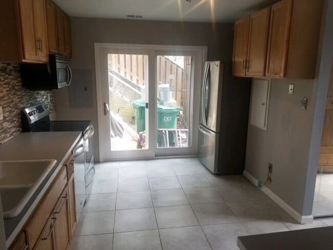 Building Photo - 7322 Split Rail Ln