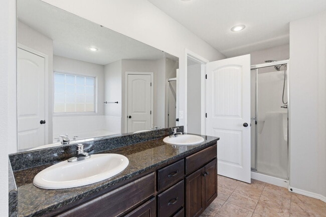 Building Photo - 205 E Lapis St