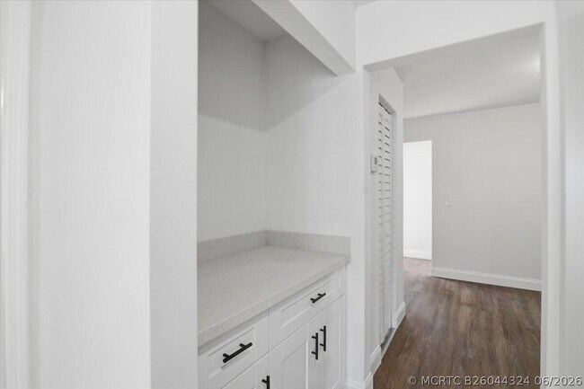 Building Photo - 270 SW 10th Ave