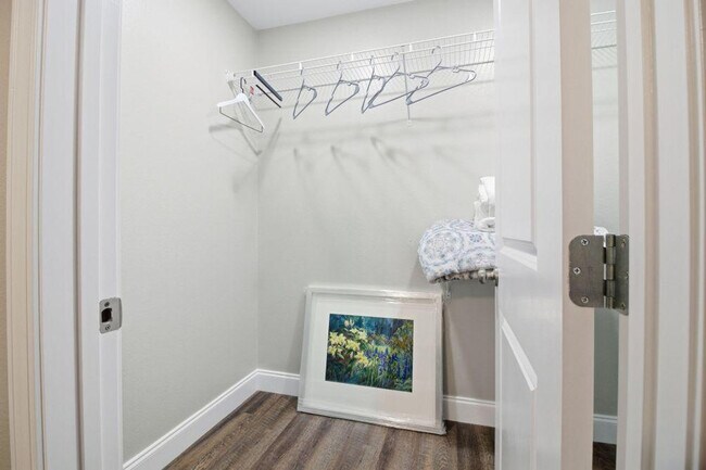 Building Photo - 810 Carson St