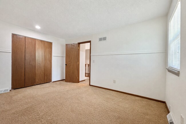 Building Photo - La Chateau Duplexes