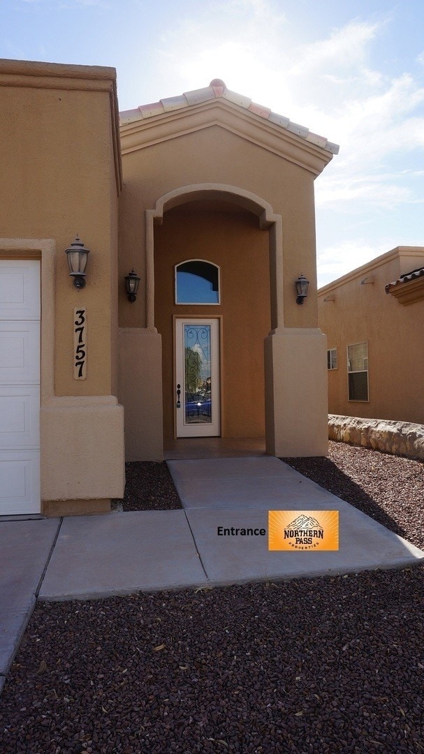 Building Photo - Amazing 3 Bedroom Home in Gated Community!