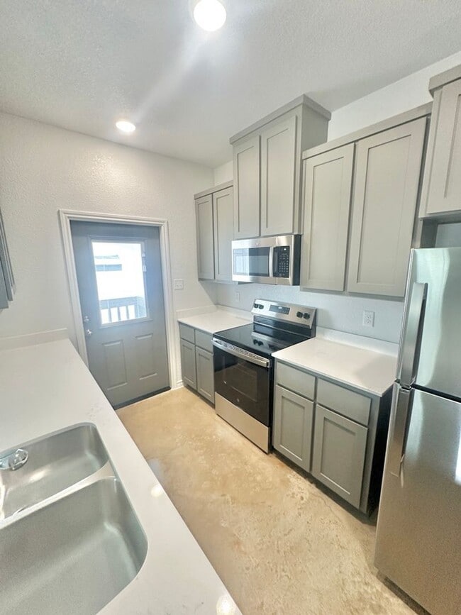 Building Photo - AVAILABLE NOW! - FIRST MONTH FREE