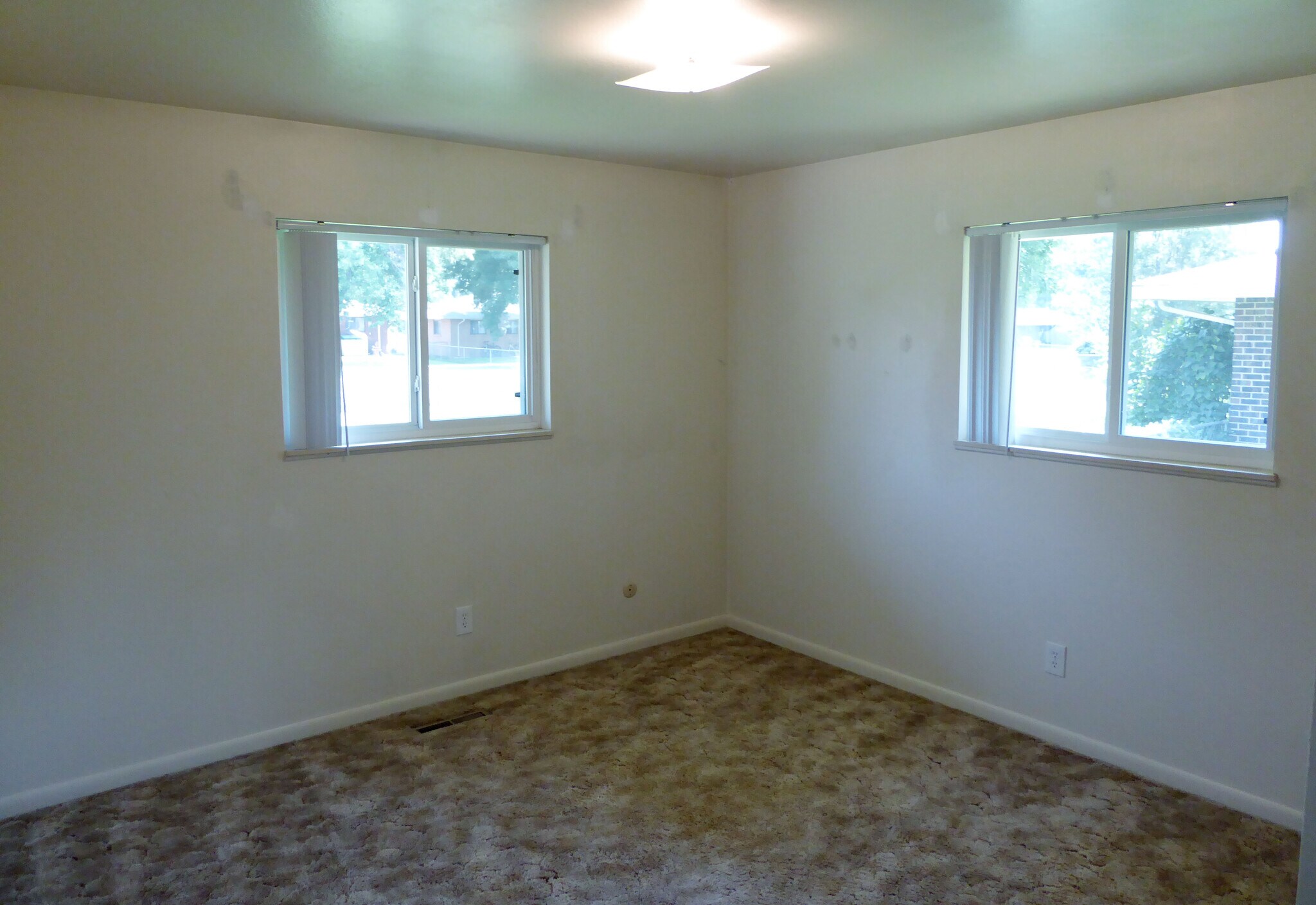 Building Photo - 808 Dawn Ave