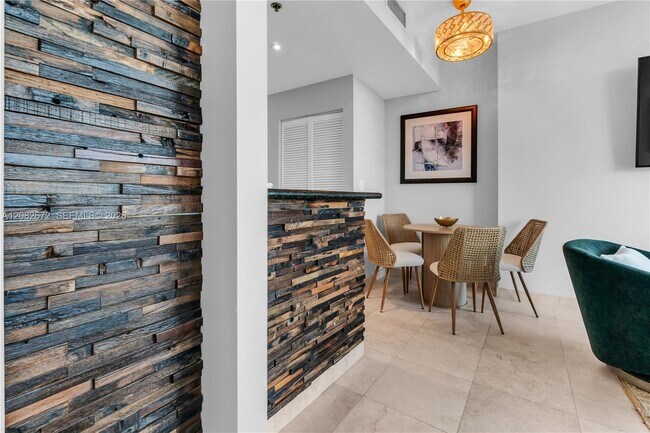 Building Photo - 6515 Collins Ave