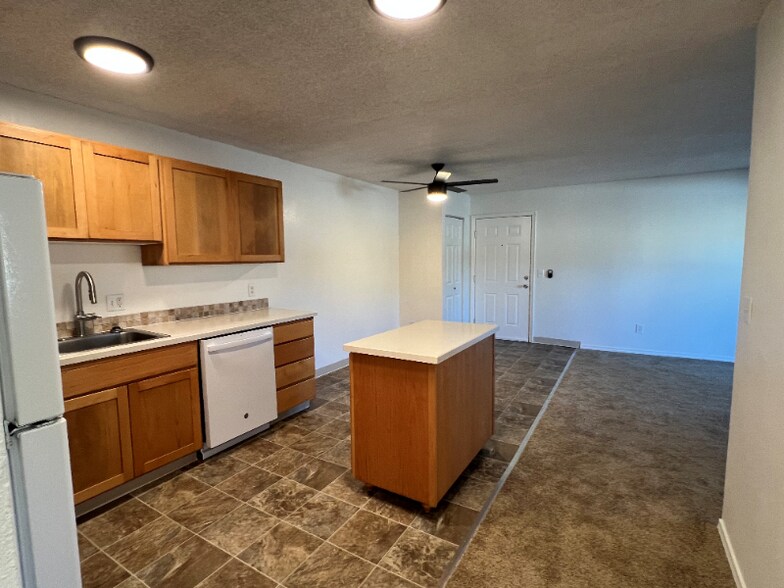 Building Photo - 17250 SW Heritage Ct