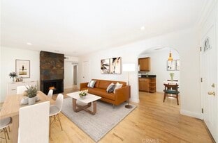 Building Photo - 25957 Via Pera