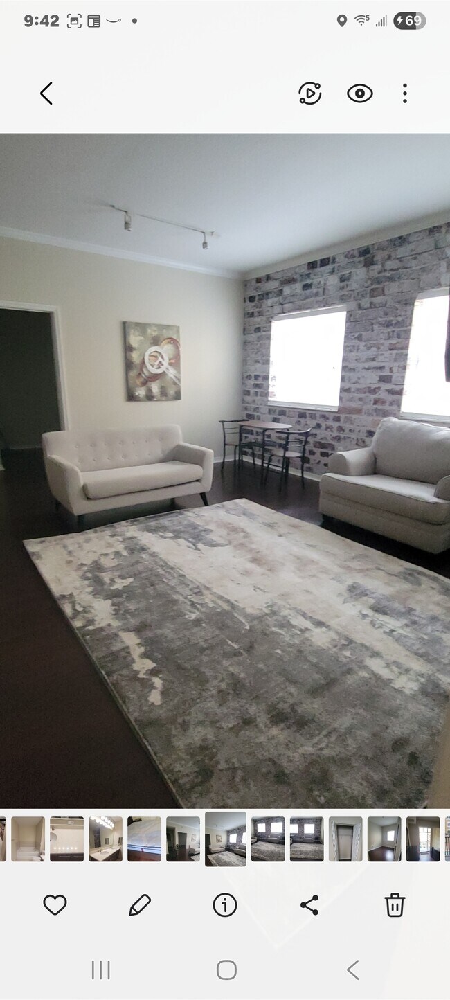 Building Photo - 1064 N Tamiami Trl