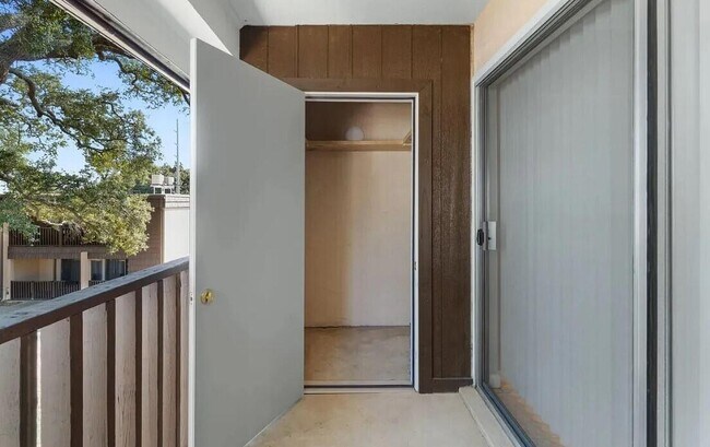 Building Photo - 408 Marshall Ct