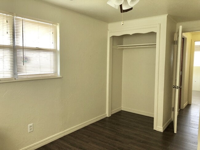Building Photo - Super Cute Home in The Village