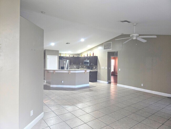 Building Photo - Price Improved!!!!-Large Family Home-Great...
