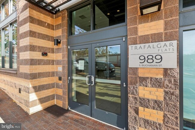 Building Photo - 989 S Buchanan St