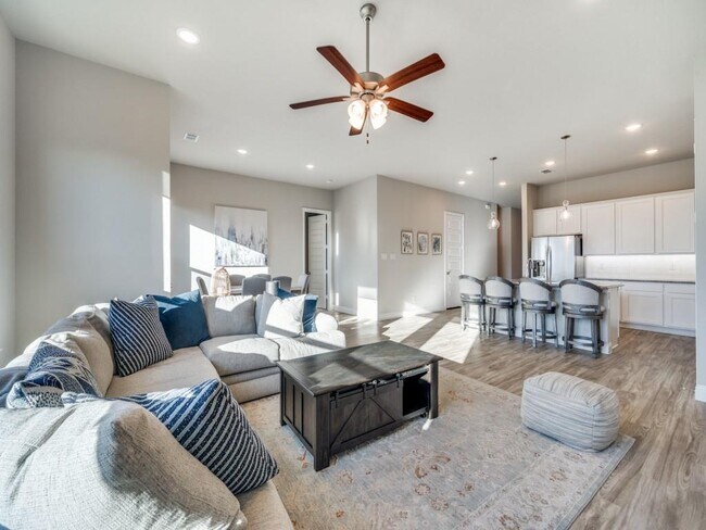 Building Photo - 1913 Renwick Dr