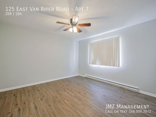 Building Photo - 125 E Van Riper Rd