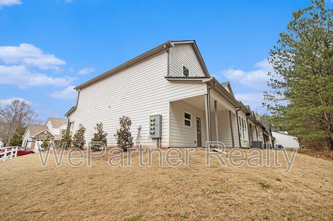 Building Photo - 100 Crest Pointe
