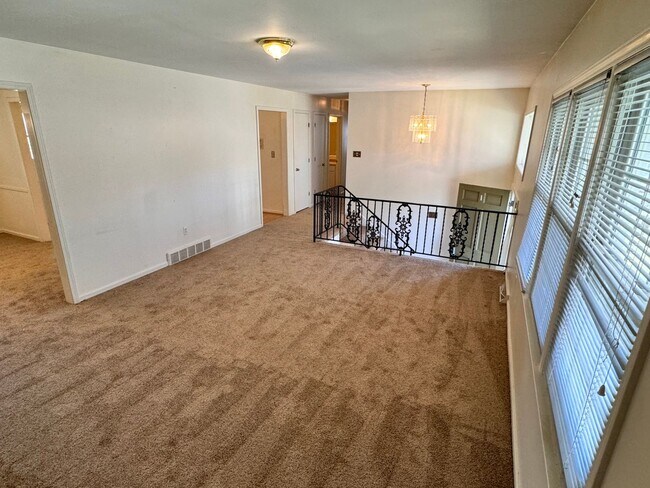 Building Photo - Beautiful House in Tates Creek! 4 BR, 2.5 ...
