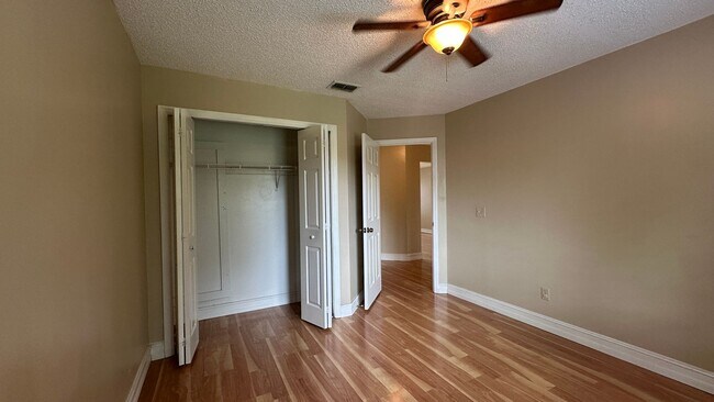 Building Photo - 487 Carrigan Ave