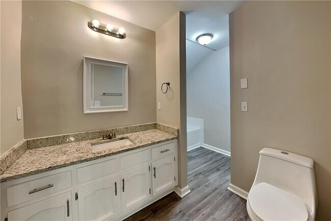 Building Photo - 6839 Woodcreek Ln