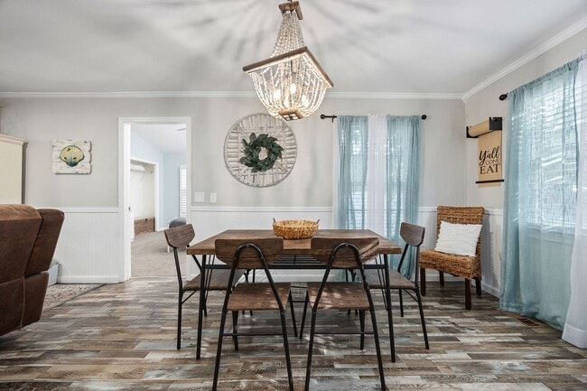 Building Photo - SNOWBIRD RENTAL- 4 blocks 2 Sea & Fire Pit