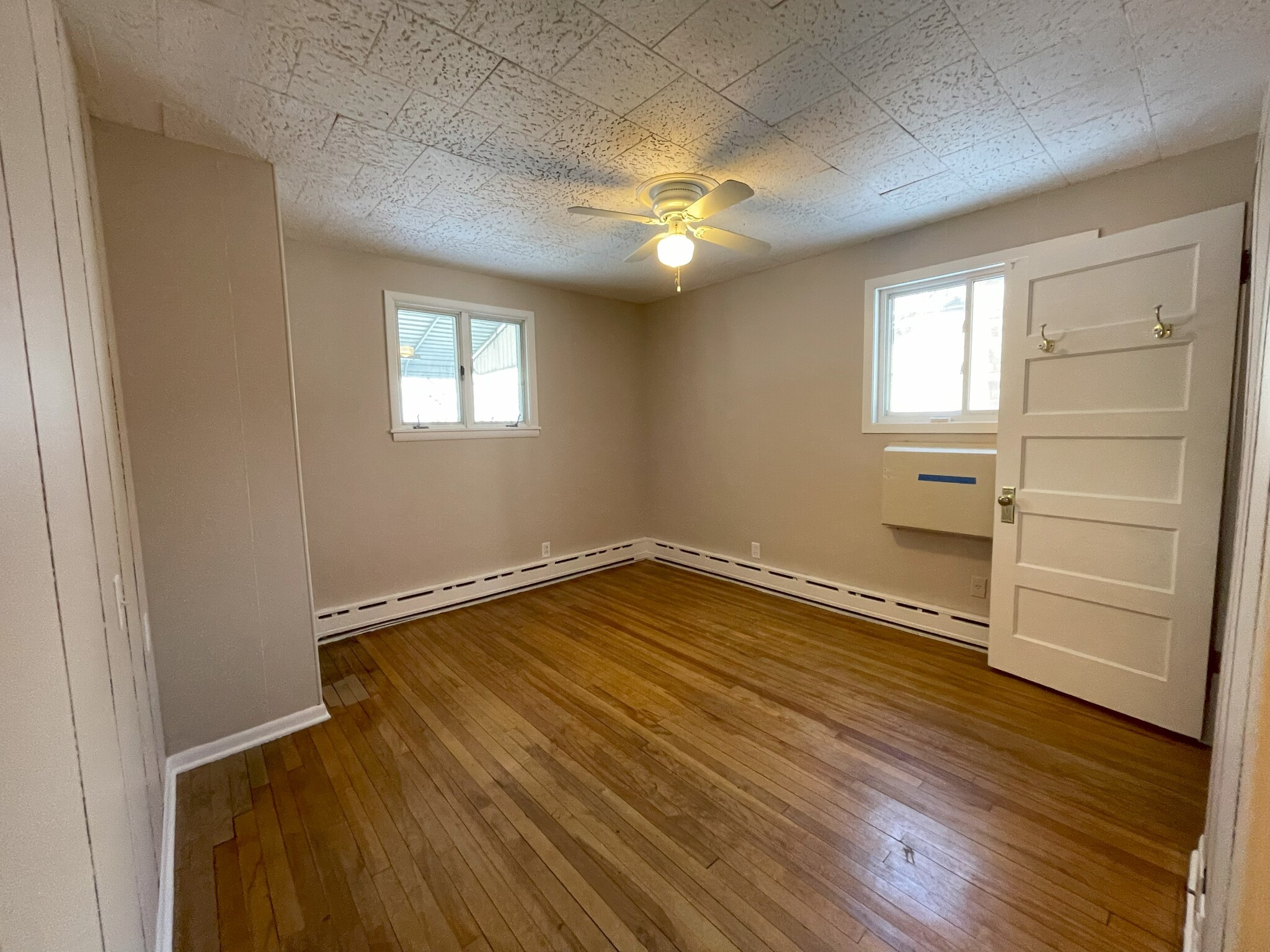 Main level Bedroom 1. - 1231 Raymond Ave