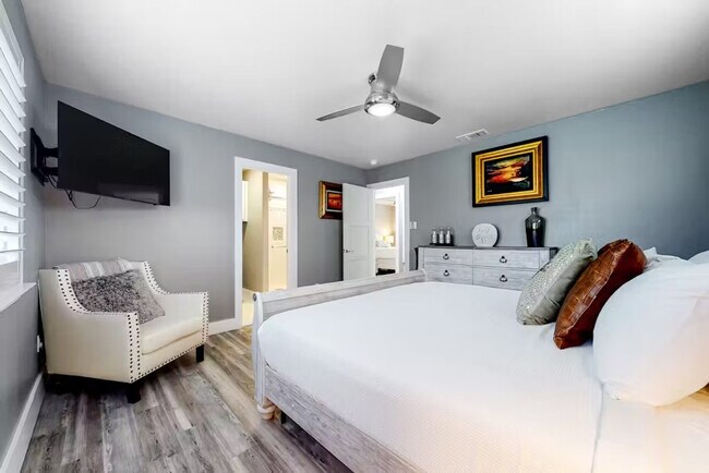 Building Photo - 607 Sand Key Dr